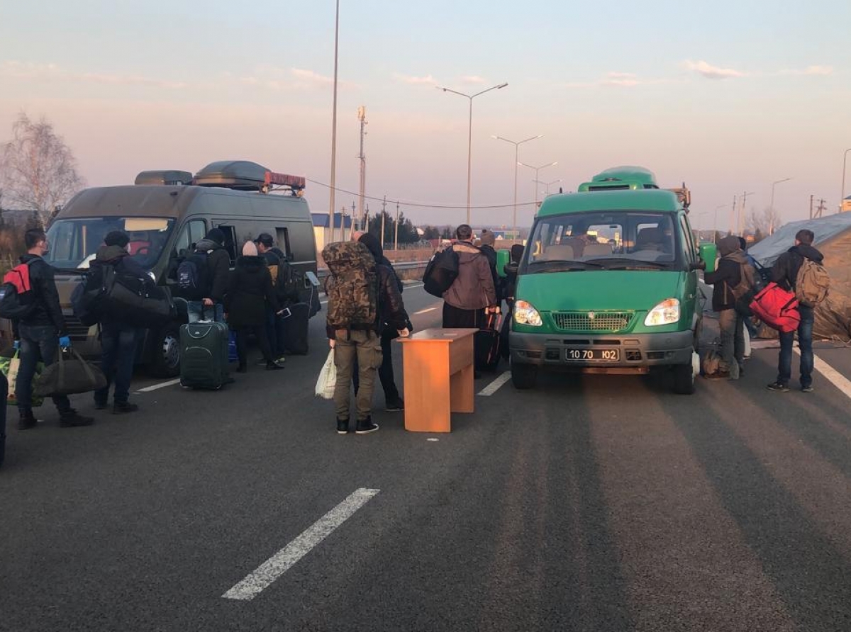 Украинско польская граница пункты пропуска. Какая ситуация на границе украины. Граница беларуси и украины. Донбасс город. Российские армия на границе с украиной 2021.